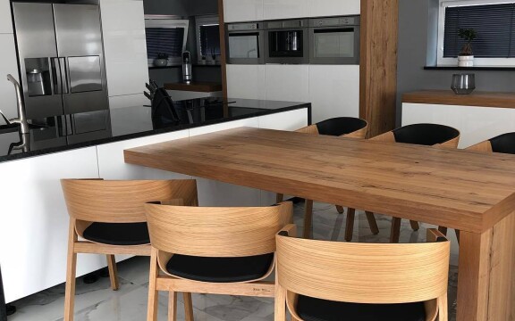 Jídelny - sedací nábytek od výrobce TON