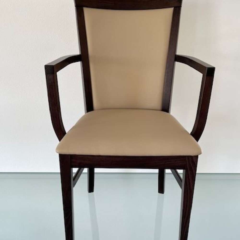 Dřevěná židle s područkami B-0990