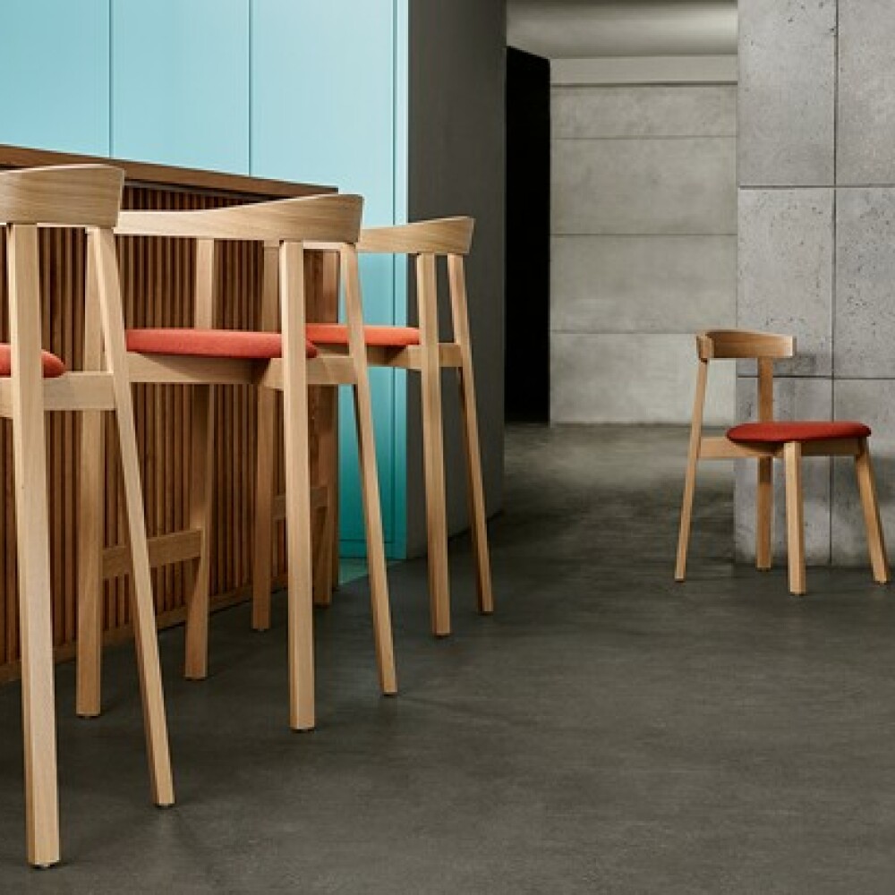 Dřevěná barová židle UXI
