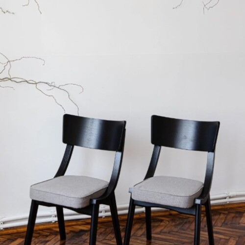 Dřevěná čalouněná židle DIRAN